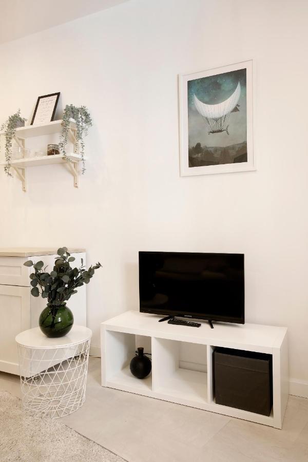 Cozy Studio Perfect For Couples, Cracow Old Town คราคูฟ ภายนอก รูปภาพ